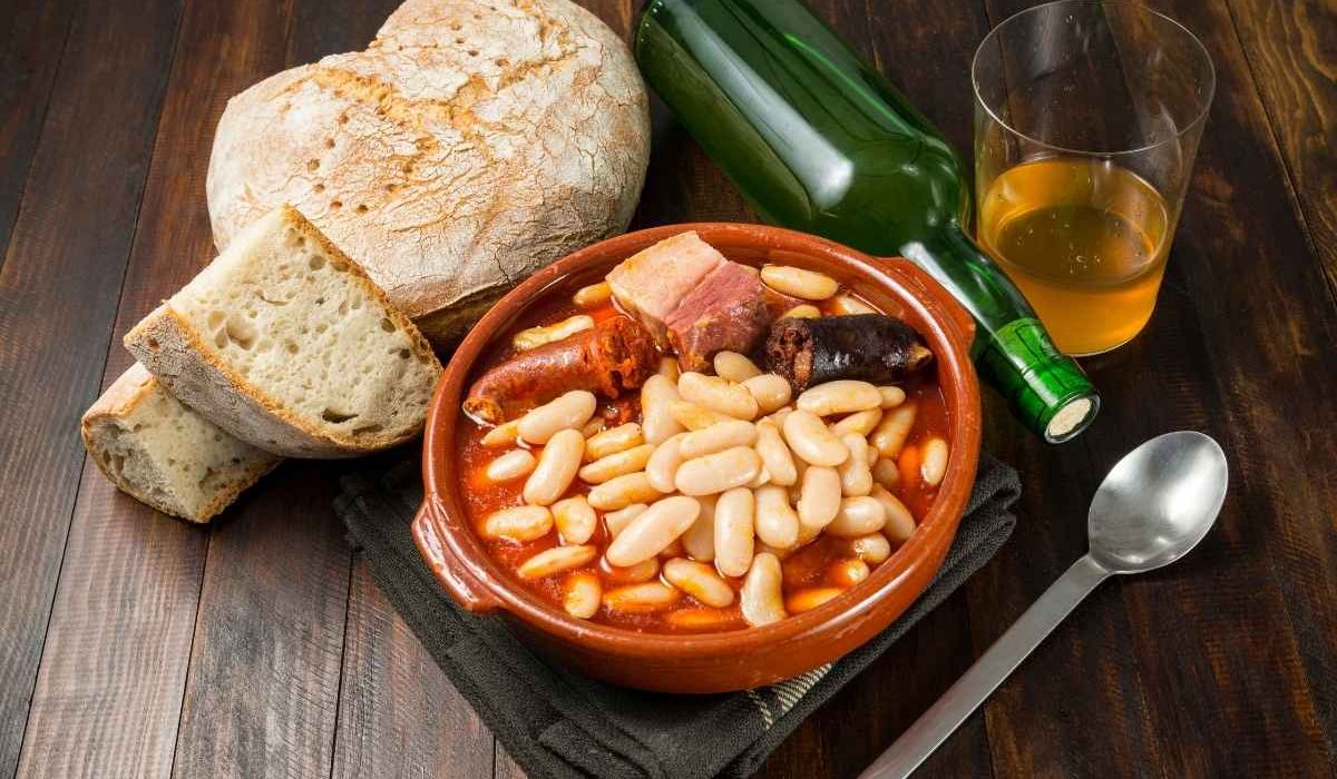 Descubre la Gastronomía Asturiana: Qué Probar Durante Tu Visita